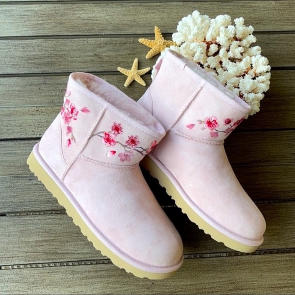 🌴🔆UGG- MINI BLOSSOM BOOTS🔆🌴 - Picture 1 of 15